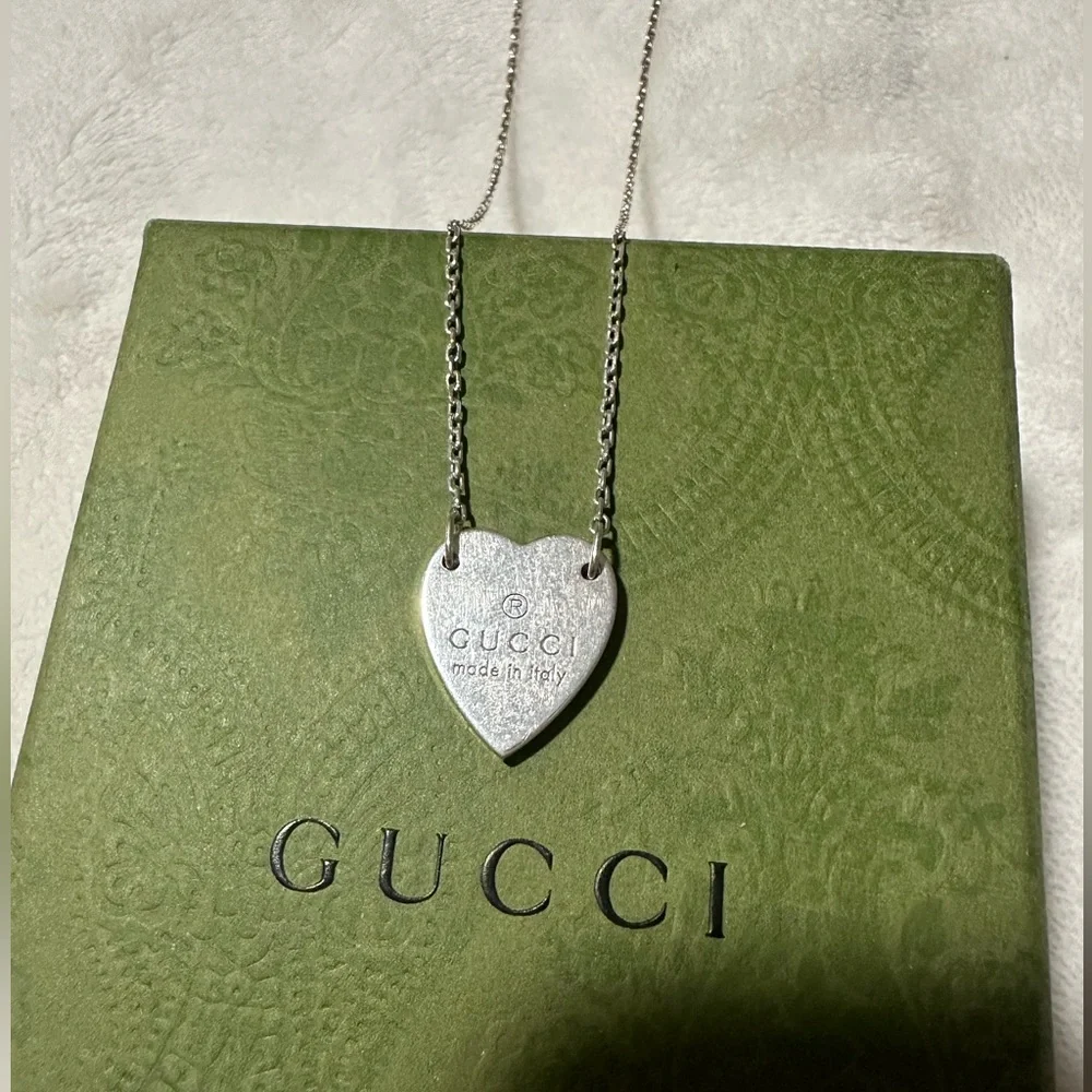 Gucci Trademark Necklace with Heart Pendant - Picture 2 of 5
